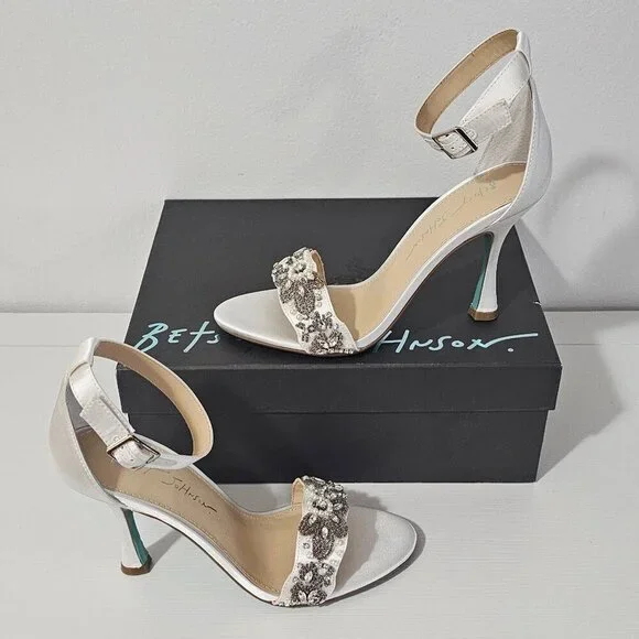 Betsey Johnson Devan Sandal Ivory Women's Size 7 104070 - Picture 1 of 6